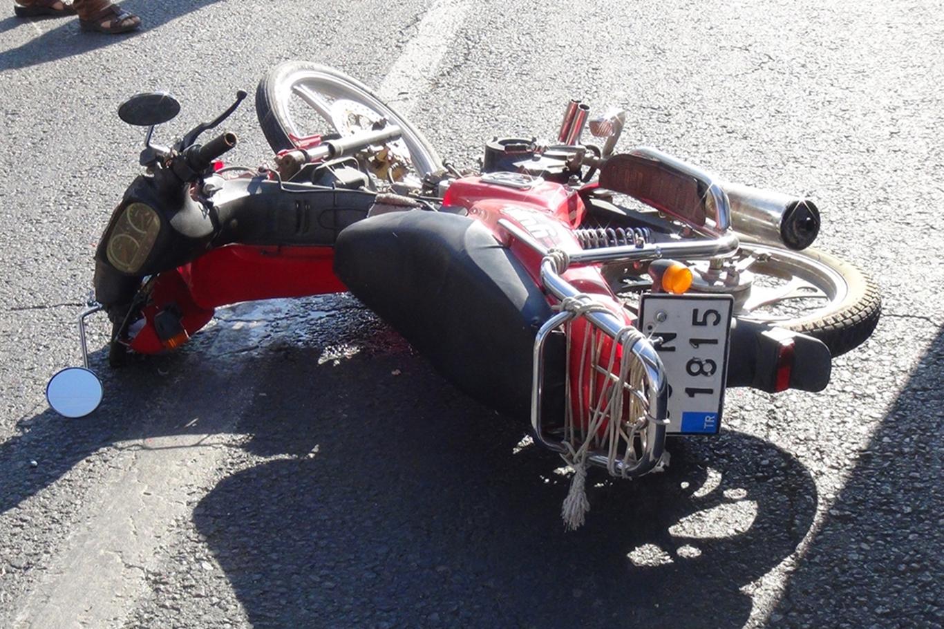 Otomobil ile motosiklet çarpıştı: 1 yaralı Otomobil ile motosiklet çarpıştı: 1 yaralı